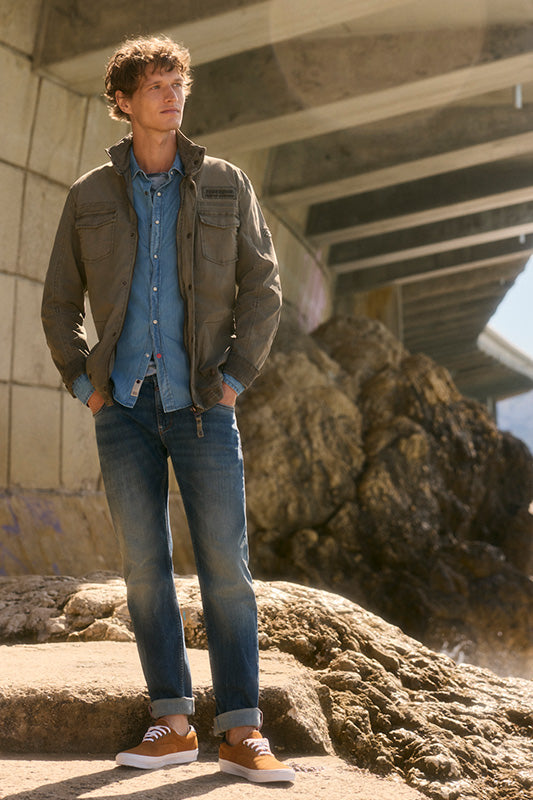 Mann-in-Jeans-TIMEZONE