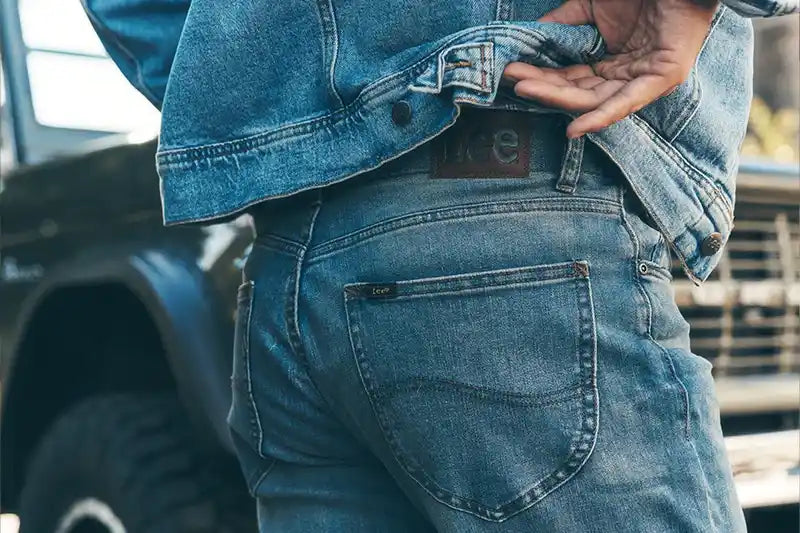 Mann-in-Lee-Jeans