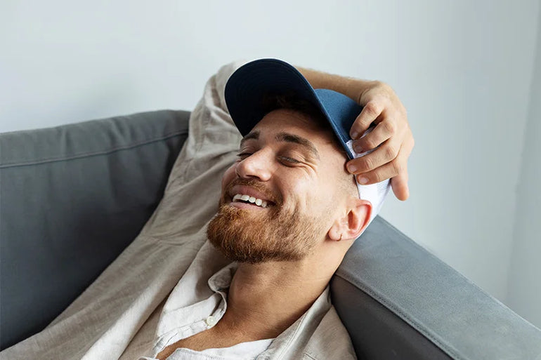 riverso-Mann-mit-Cap
